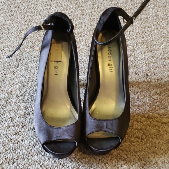 Shoes - Picture 2 of 3